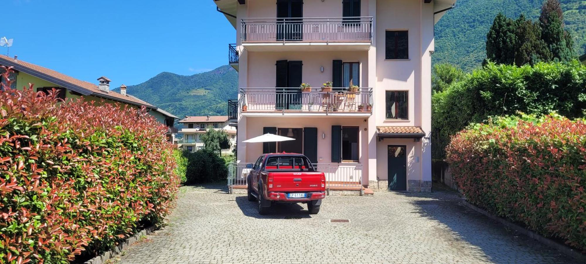 Terrazza Fucinetta Apartment Introbio ภายนอก รูปภาพ