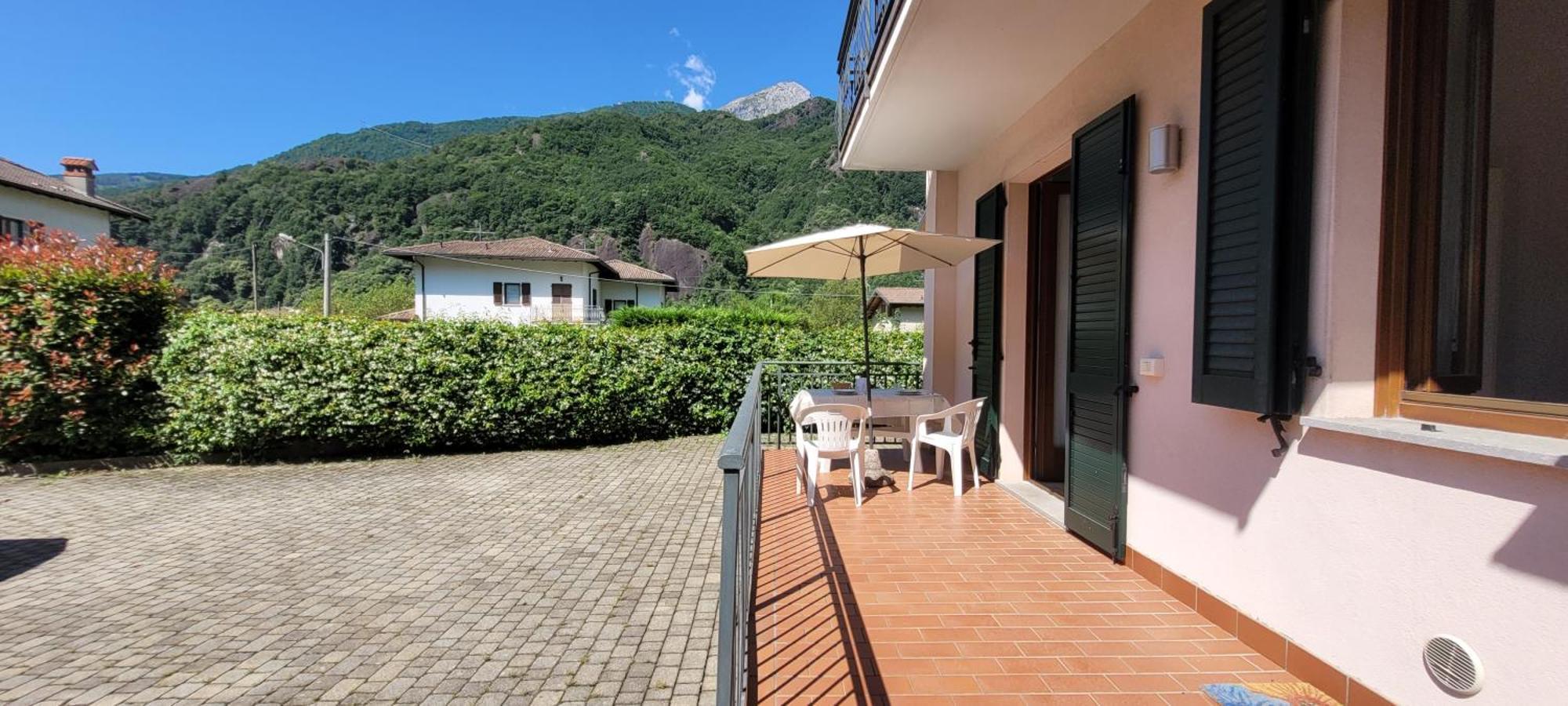 Terrazza Fucinetta Apartment Introbio ภายนอก รูปภาพ