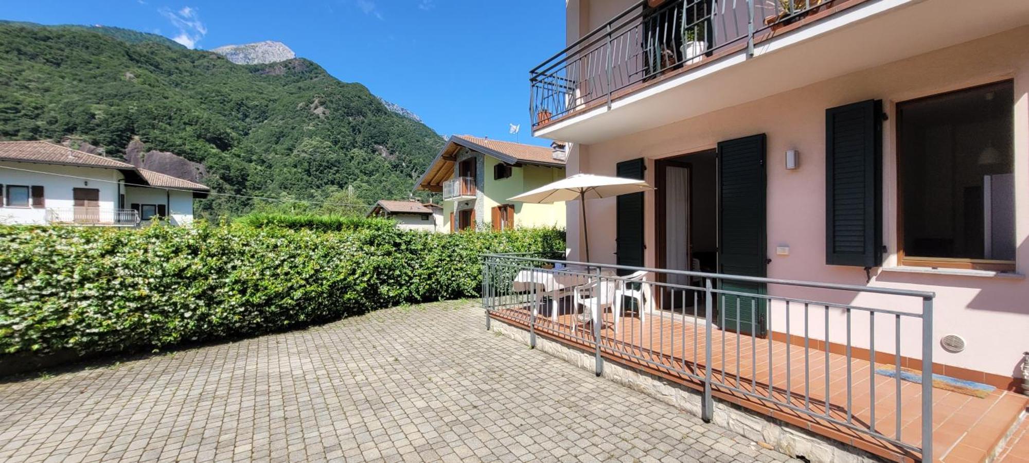 Terrazza Fucinetta Apartment Introbio ภายนอก รูปภาพ